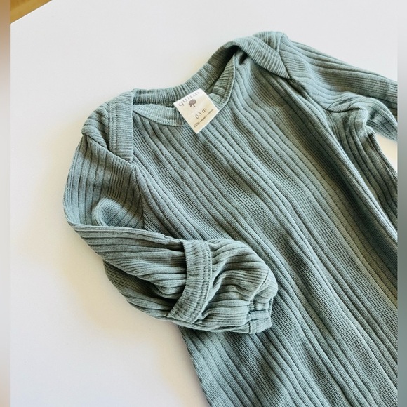 Kate Quinn knotted gown 0-3M. - Picture 3 of 3